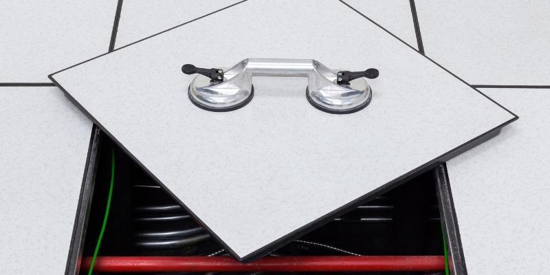 Terres elevats registrables de construcció modular per qüestions de resistència a productes químics, entre d'altres.